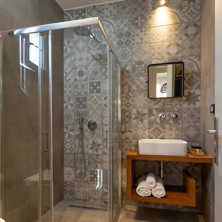 Dimitra - Saint Nikolas Retreat Faraklata